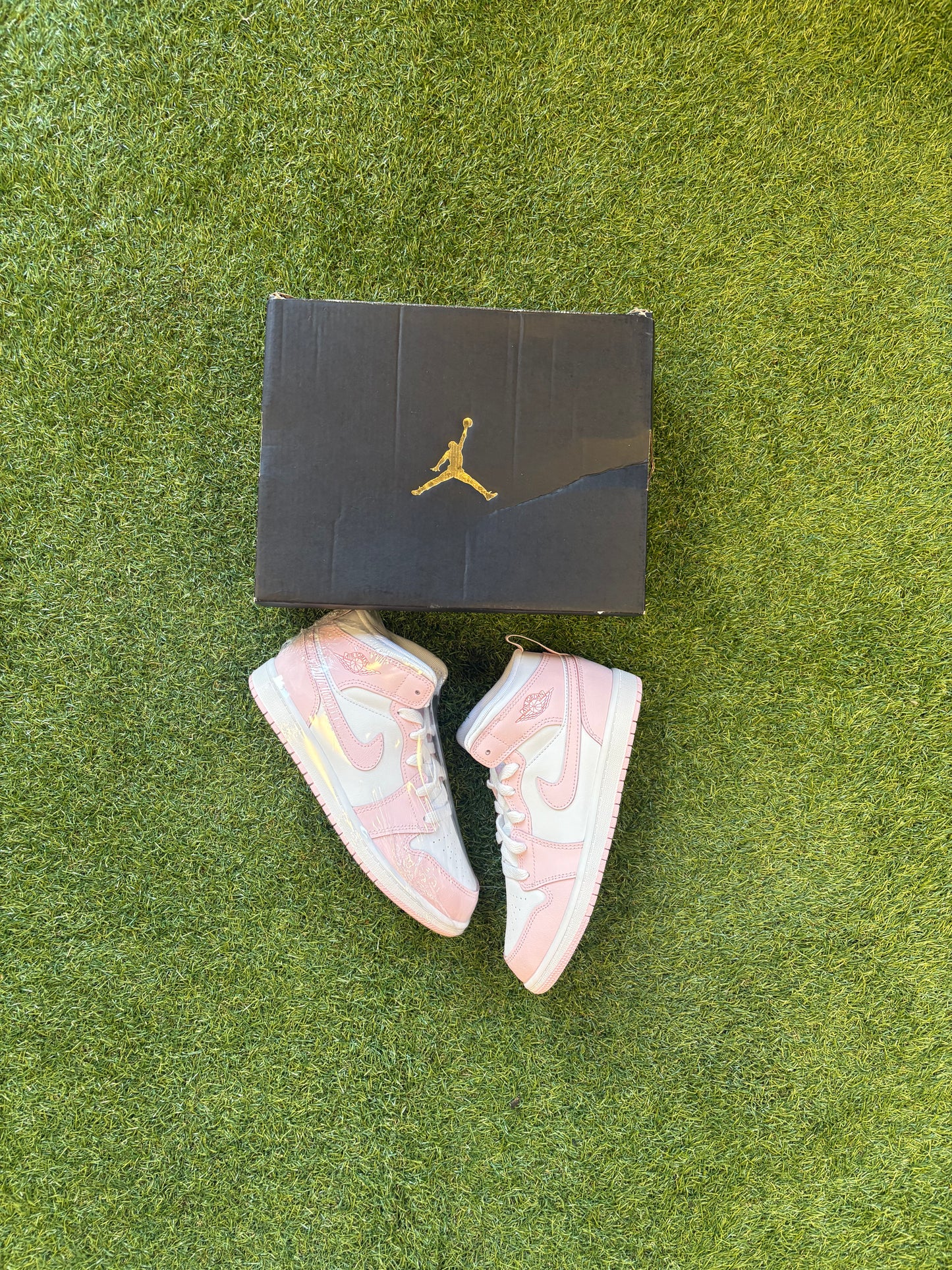 Jordan 1 Mid “Pink Foam Fire Red”