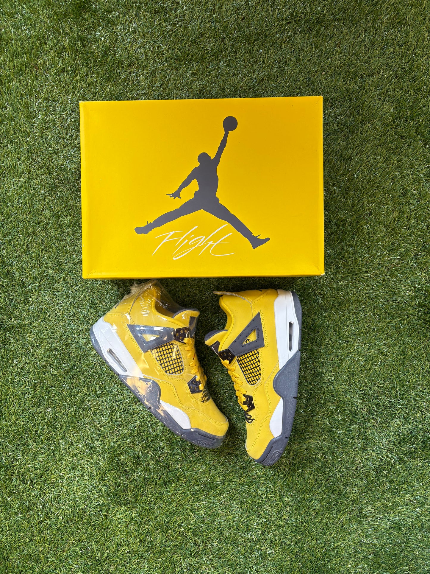 Jordan 4 Retro "Lightning"
